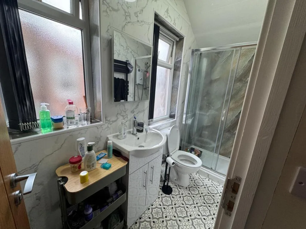 5 bedroom semi-detached house for rent