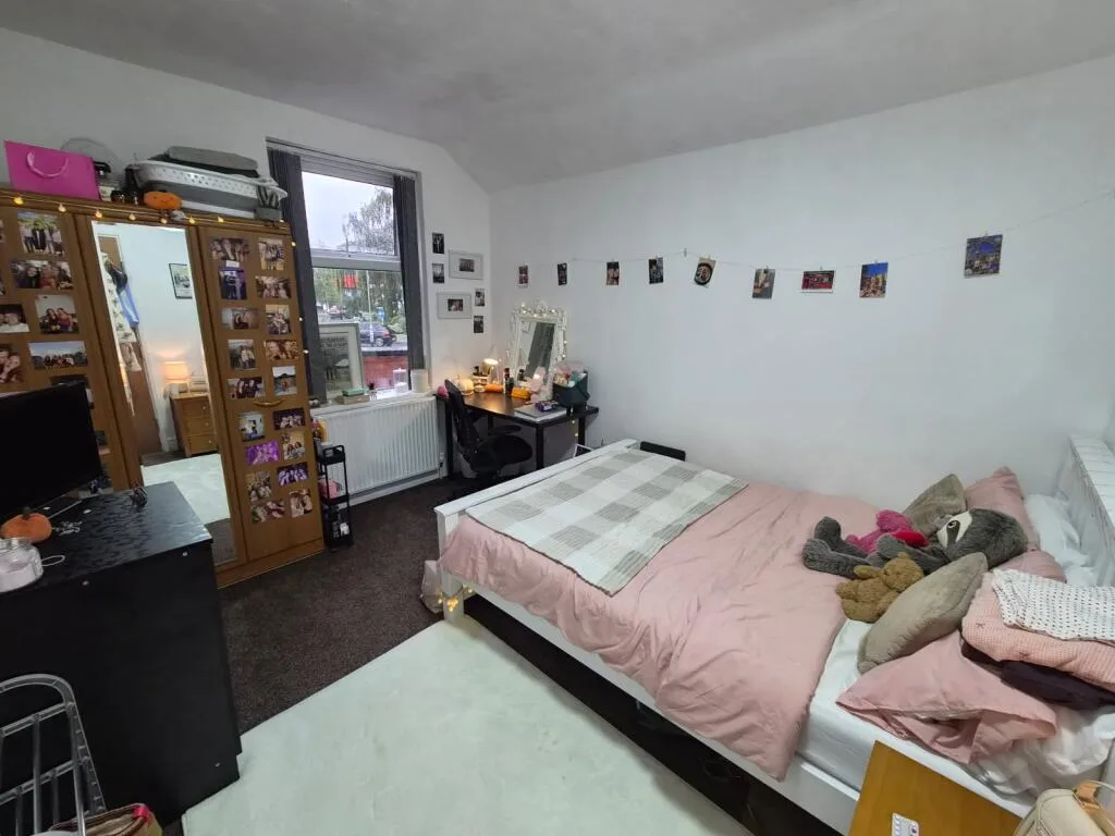 5 bedroom terraced house for rent