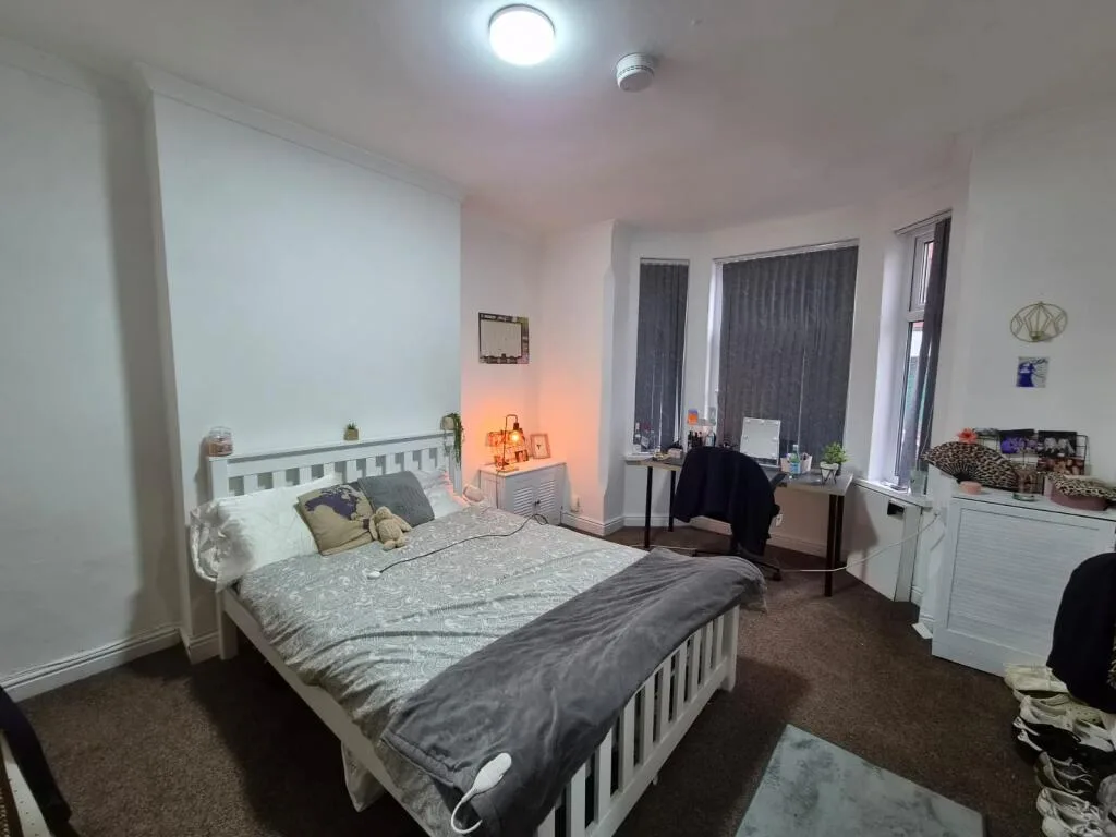 5 bedroom terraced house for rent