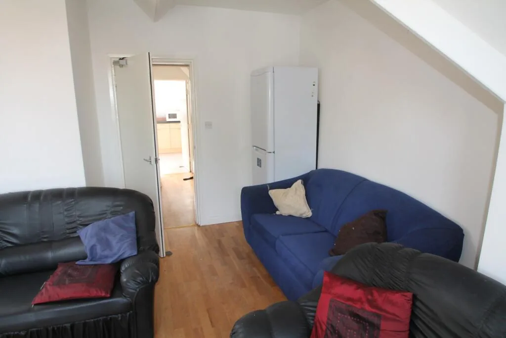 6 bedroom flat for rent