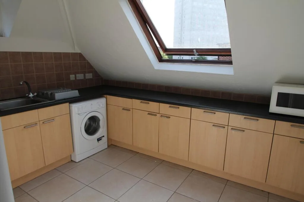 6 bedroom flat for rent