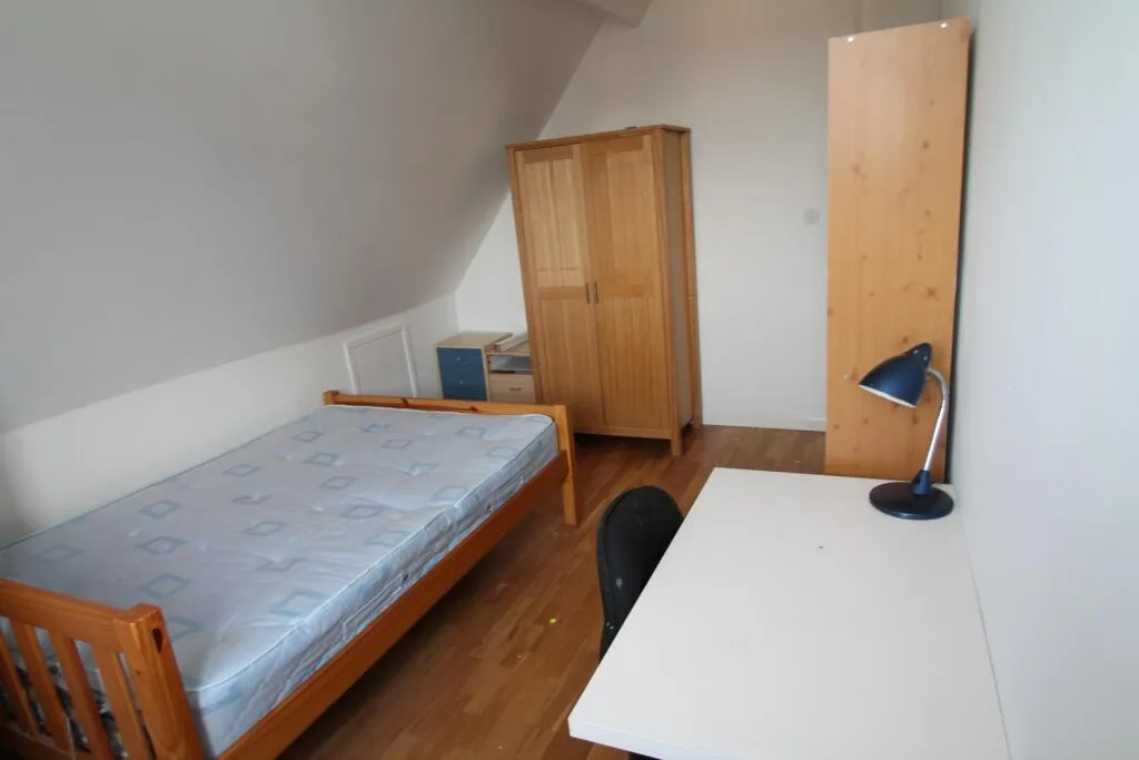 6 bedroom flat for rent