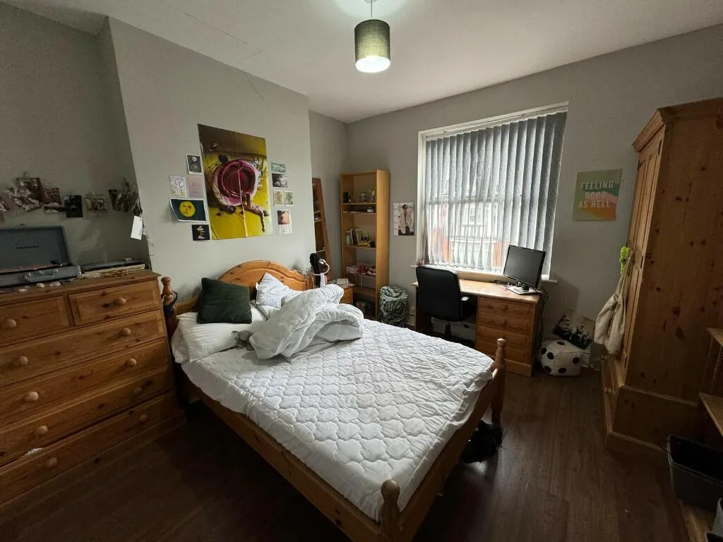 6 bedroom house for rent