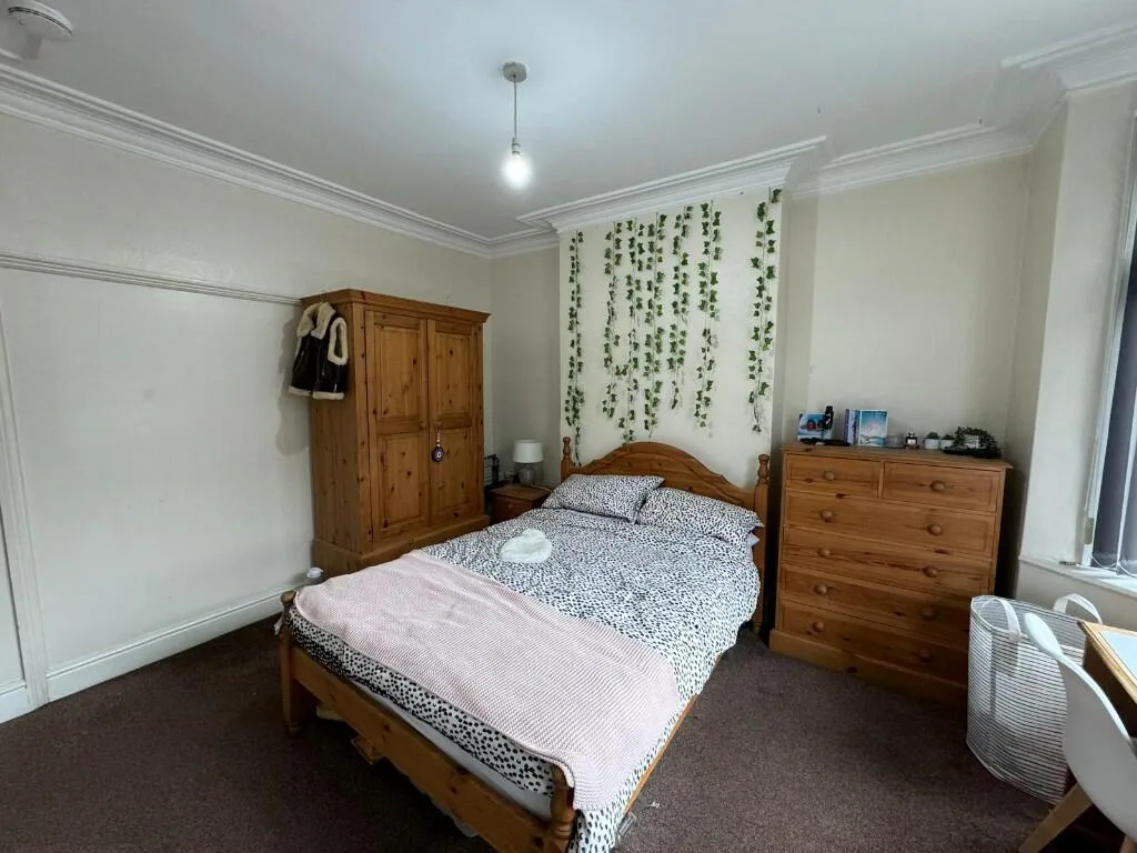 6 bedroom house for rent
