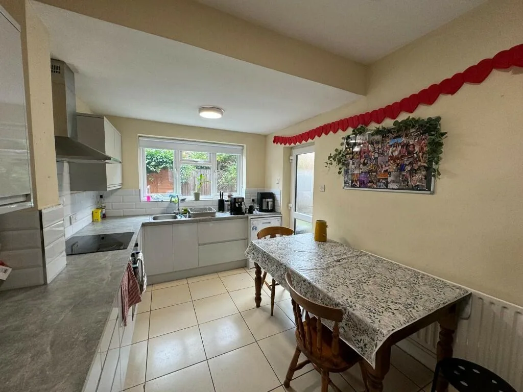 6 bedroom house for rent