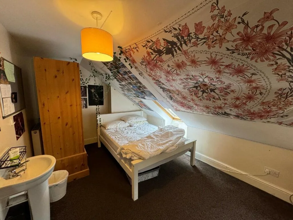 6 bedroom house for rent