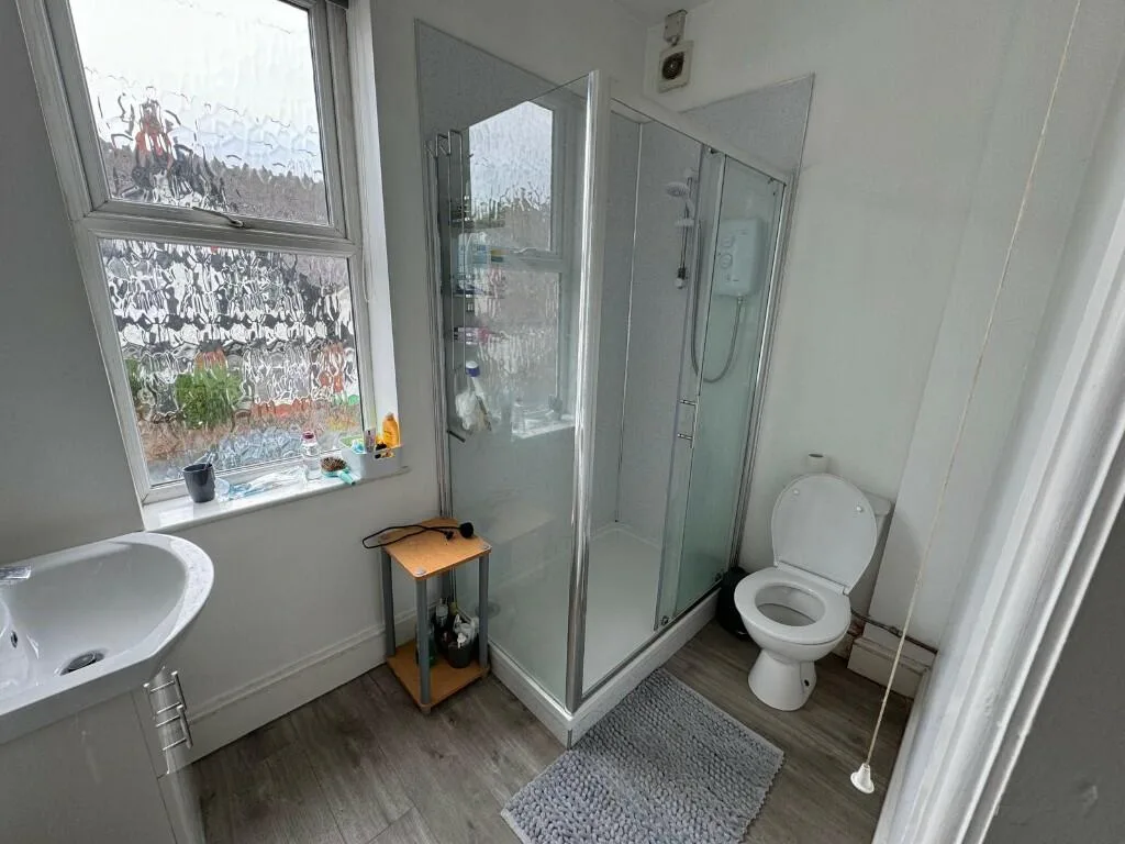 6 bedroom house for rent