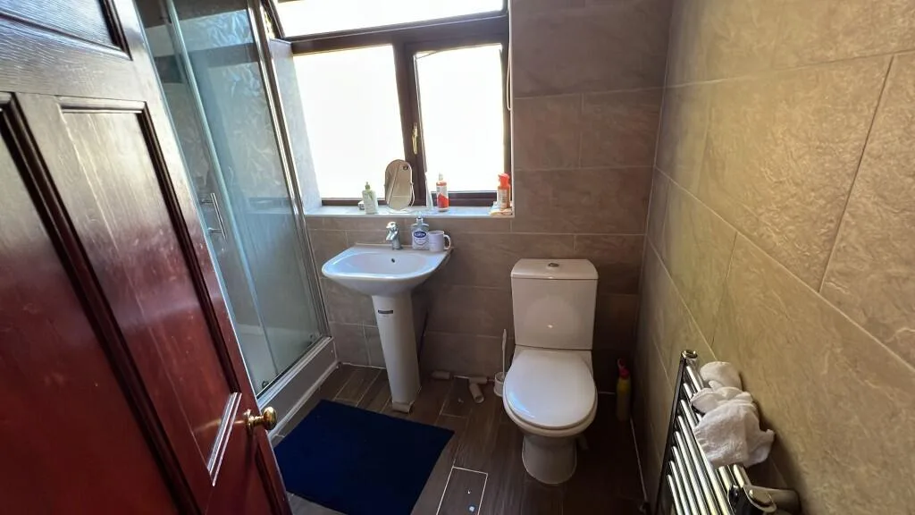 6 bedroom semi-detached house for rent