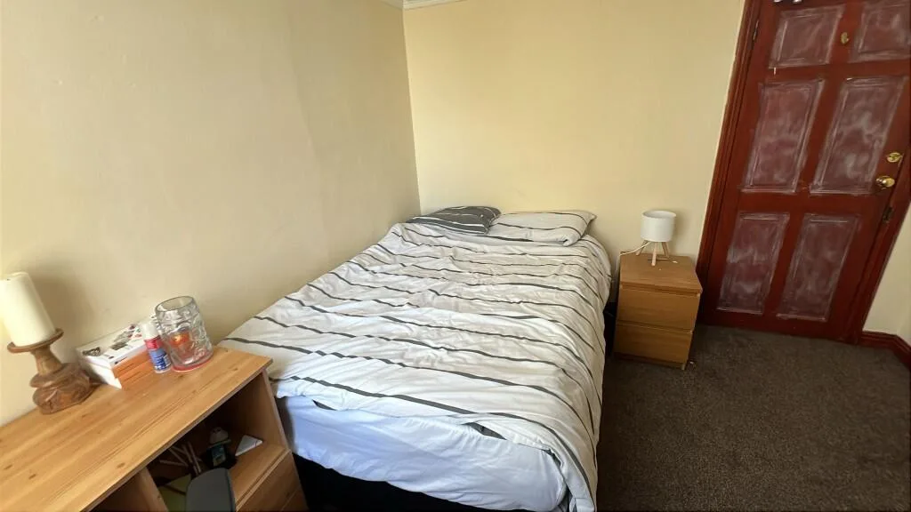 6 bedroom semi-detached house for rent