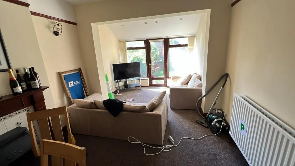6 bedroom semi-detached house for rent