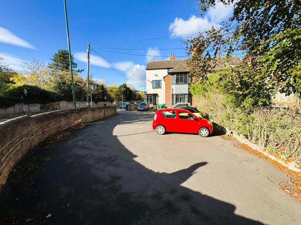 7 bedroom detached house for rent