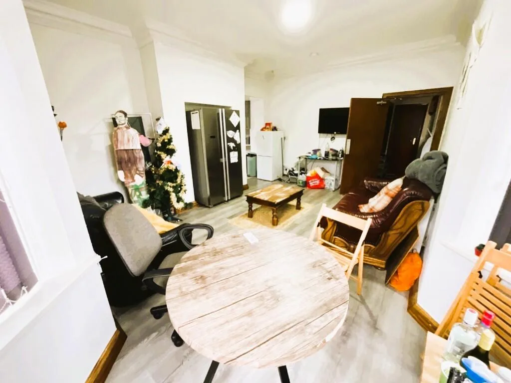 7 bedroom detached house for rent
