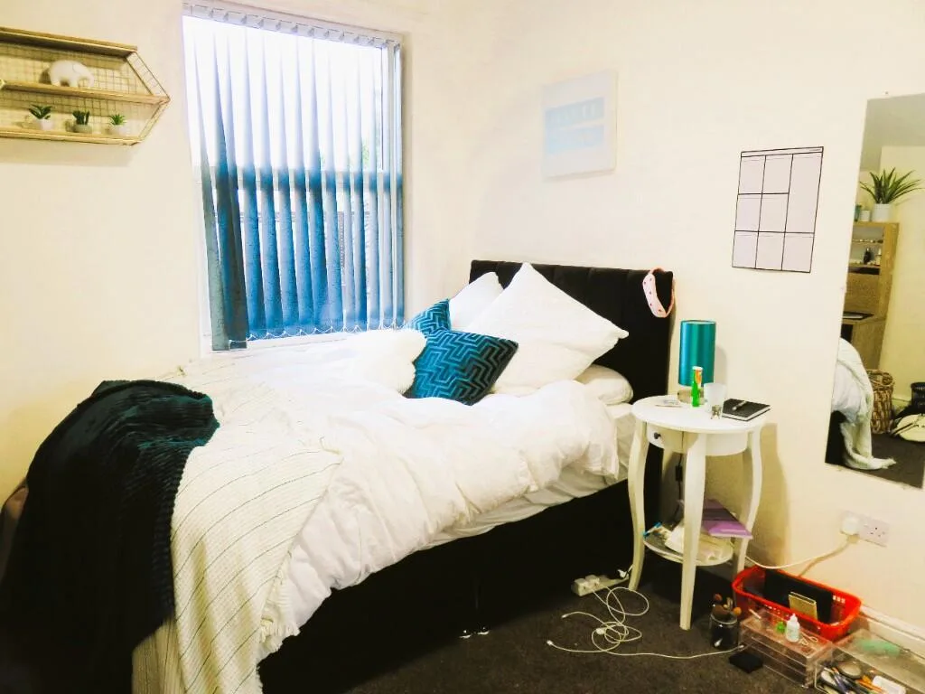 7 bedroom semi-detached house for rent
