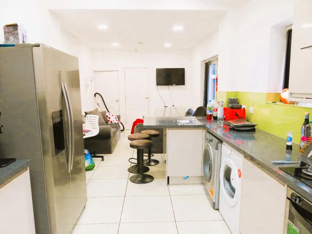7 bedroom semi-detached house for rent