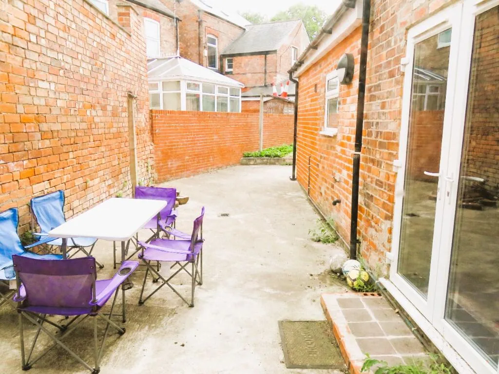 7 bedroom semi-detached house for rent