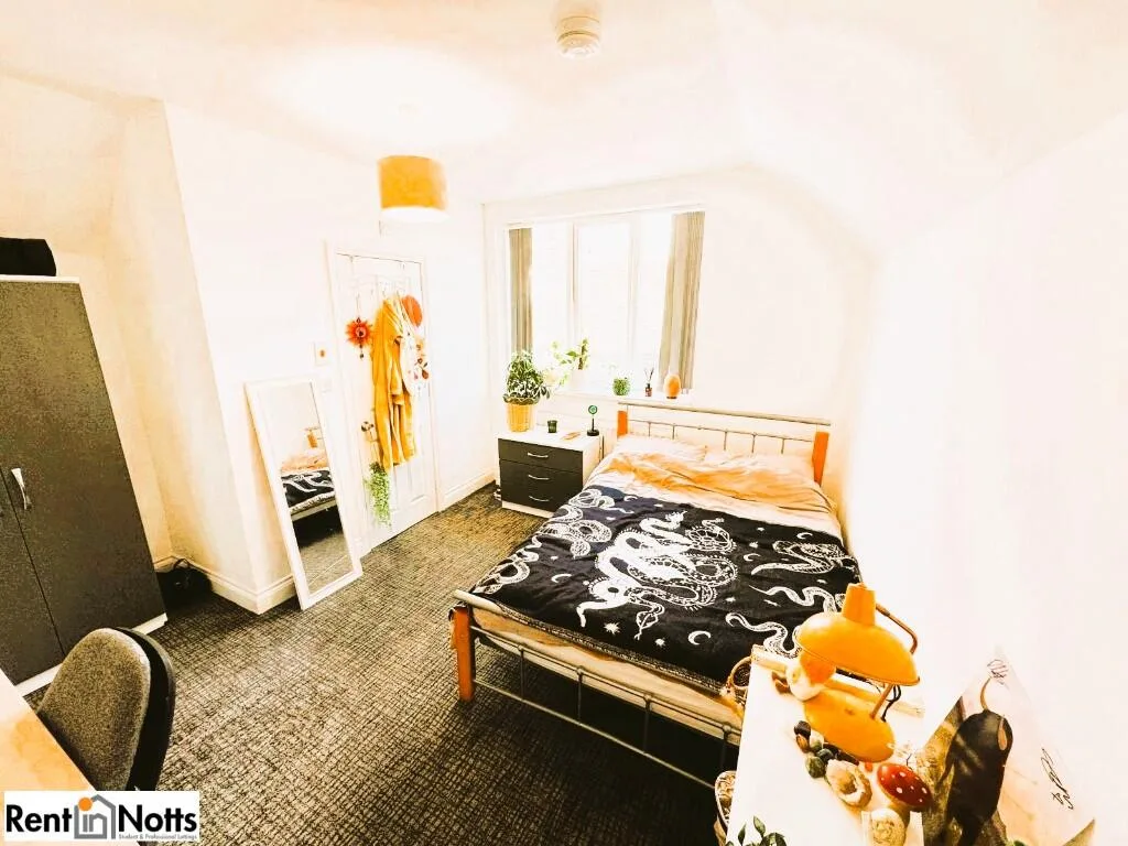 7 bedroom detached house for rent