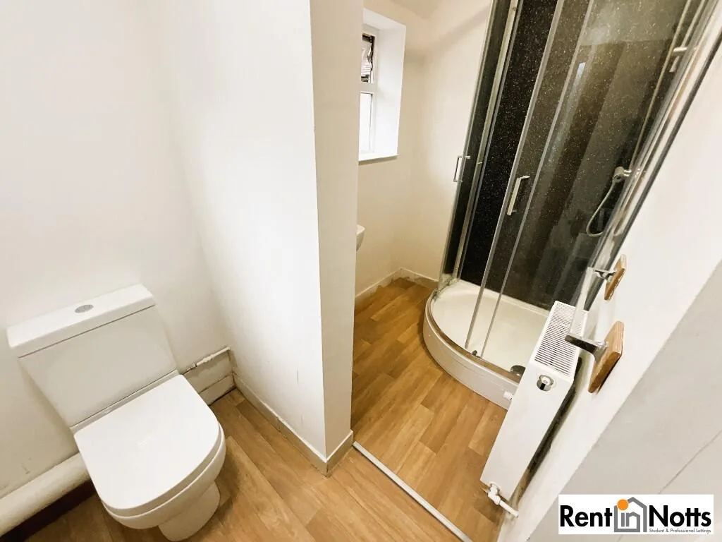 7 bedroom detached house for rent