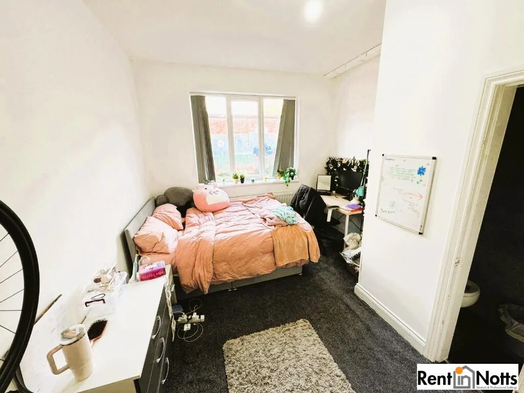 7 bedroom detached house for rent