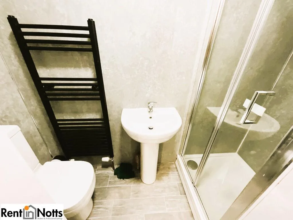 7 bedroom detached house for rent