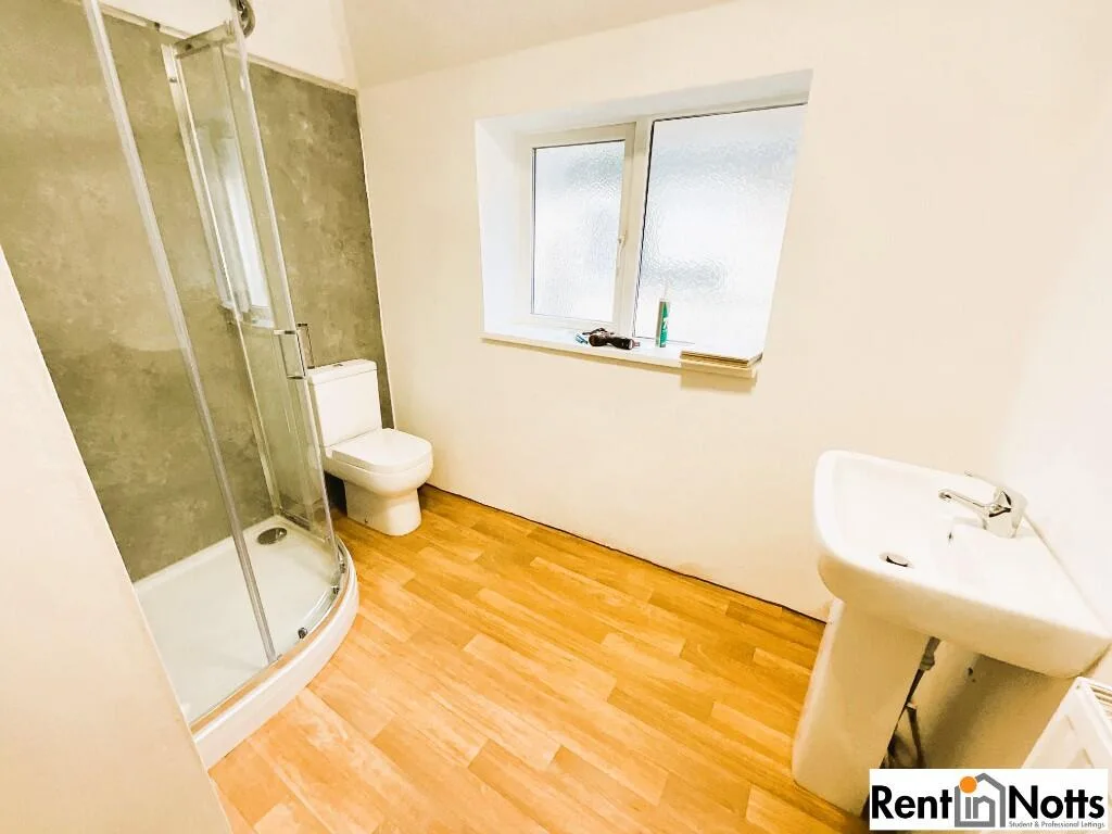 7 bedroom detached house for rent