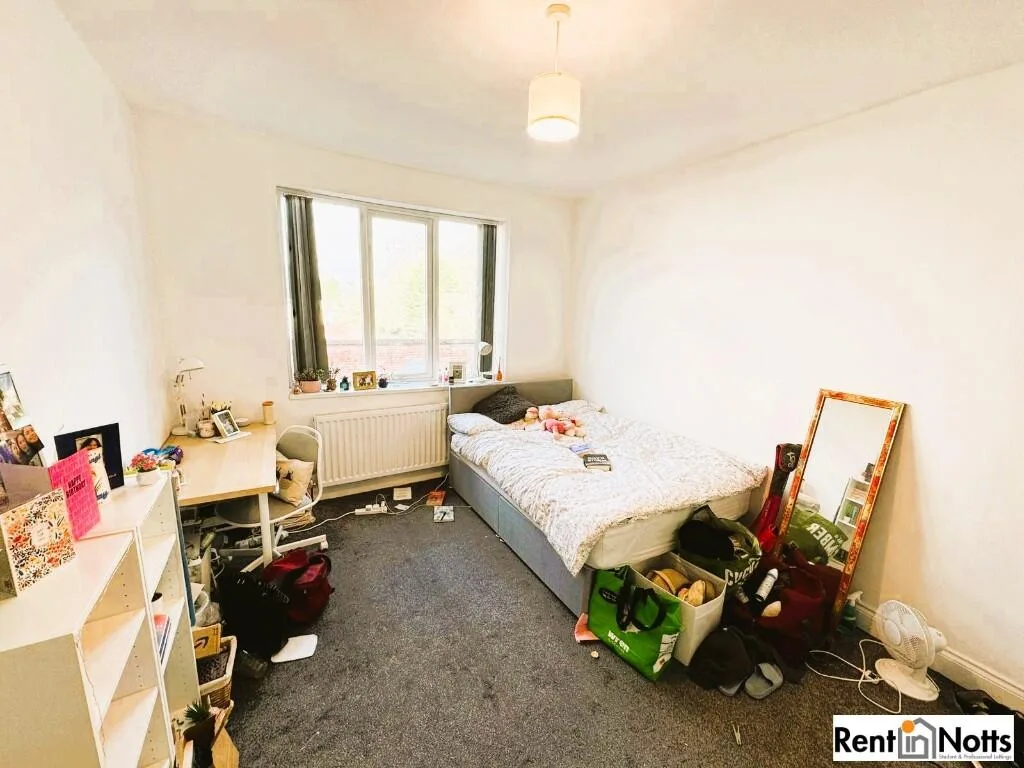 7 bedroom detached house for rent