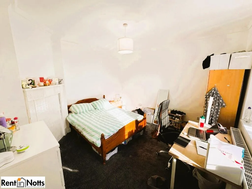 7 bedroom detached house for rent