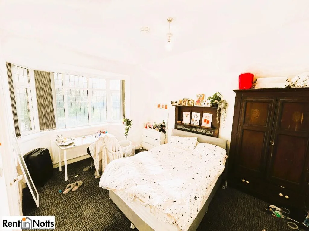 7 bedroom detached house for rent