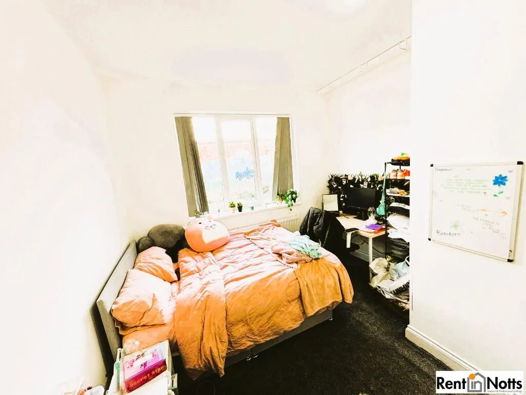 7 bedroom detached house for rent