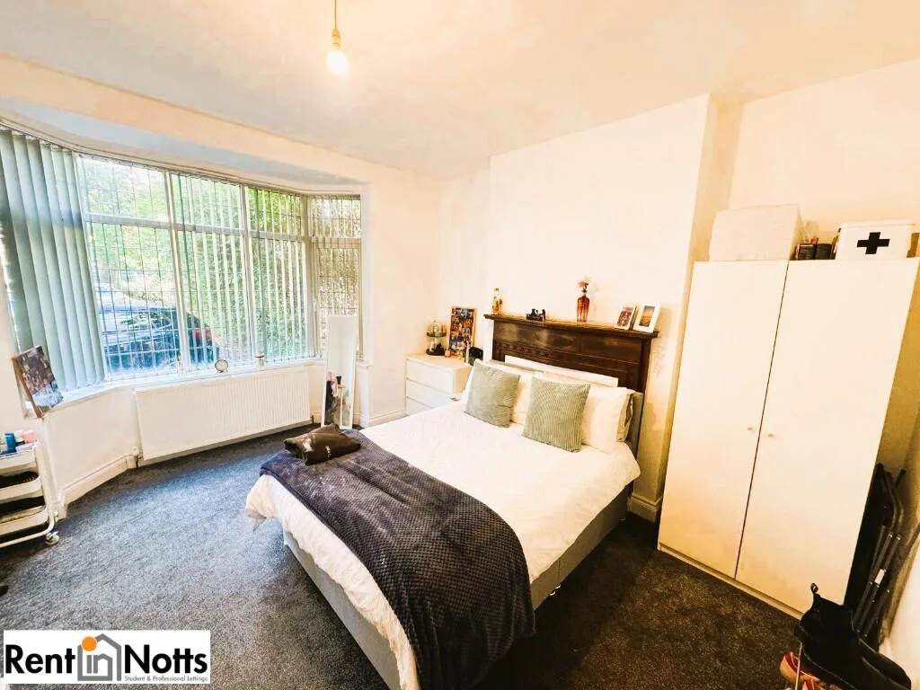 7 bedroom detached house for rent