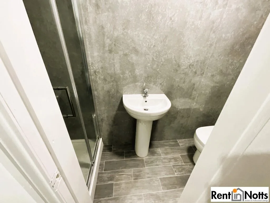7 bedroom detached house for rent