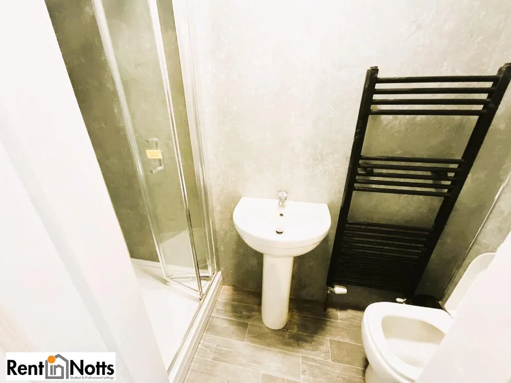 7 bedroom detached house for rent