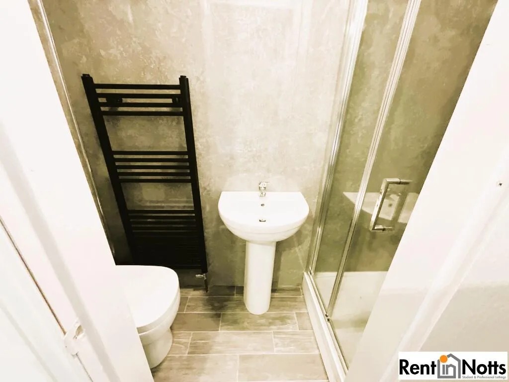 7 bedroom detached house for rent