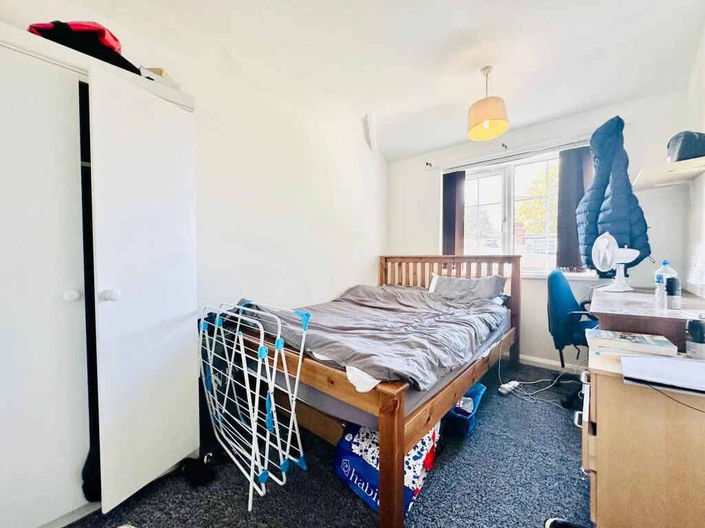 4 bedroom semi-detached house for rent