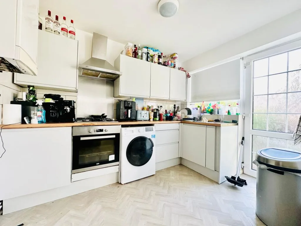 4 bedroom semi-detached house for rent