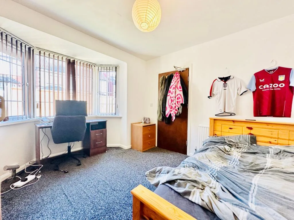 4 bedroom semi-detached house for rent