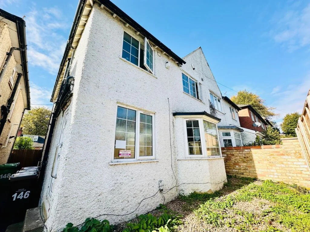 4 bedroom semi-detached house for rent