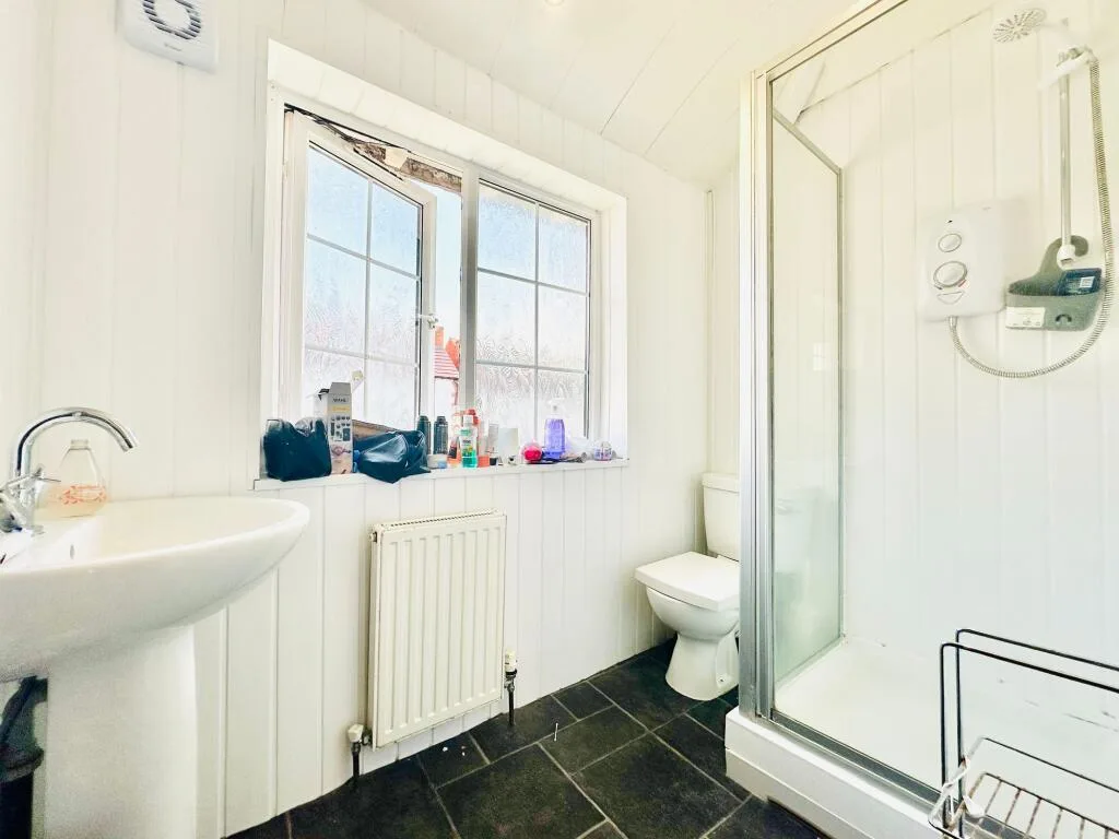 4 bedroom semi-detached house for rent