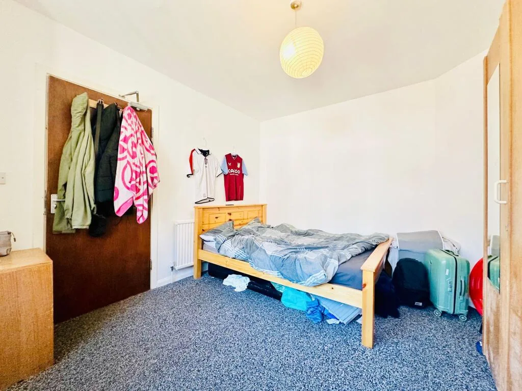 4 bedroom semi-detached house for rent