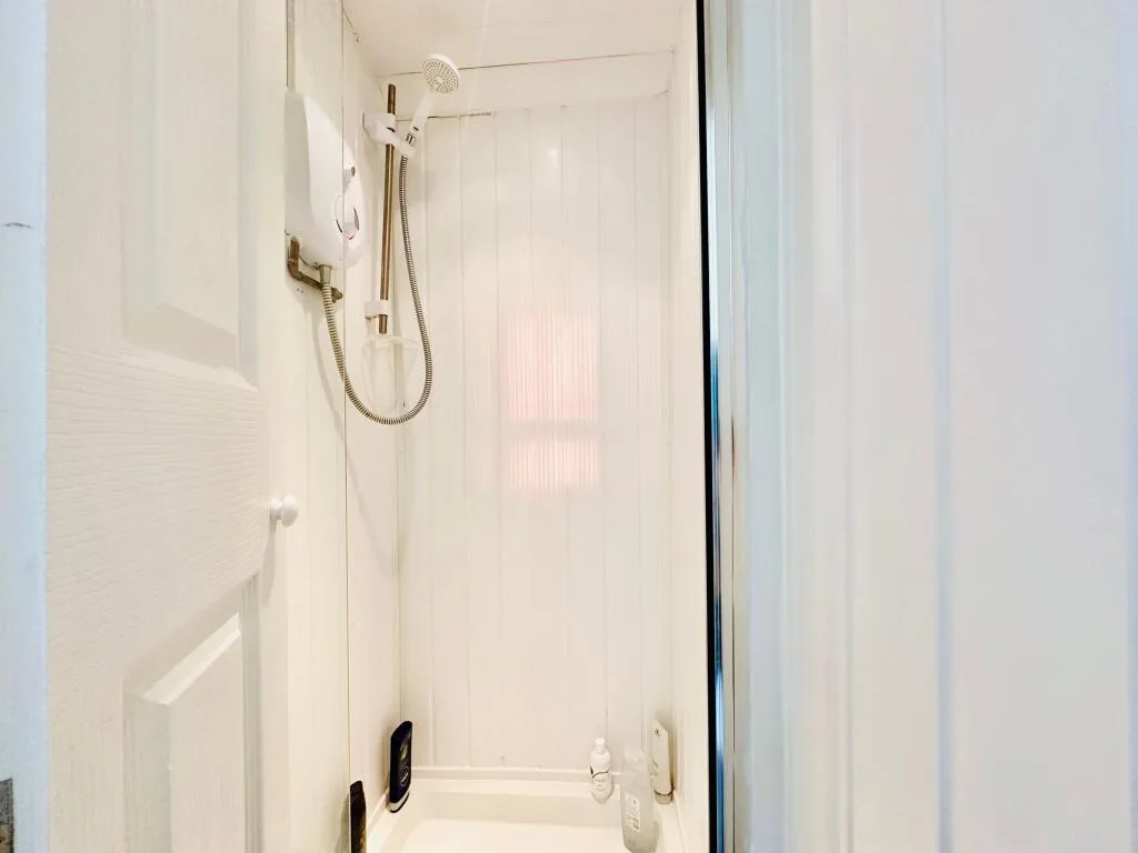4 bedroom semi-detached house for rent