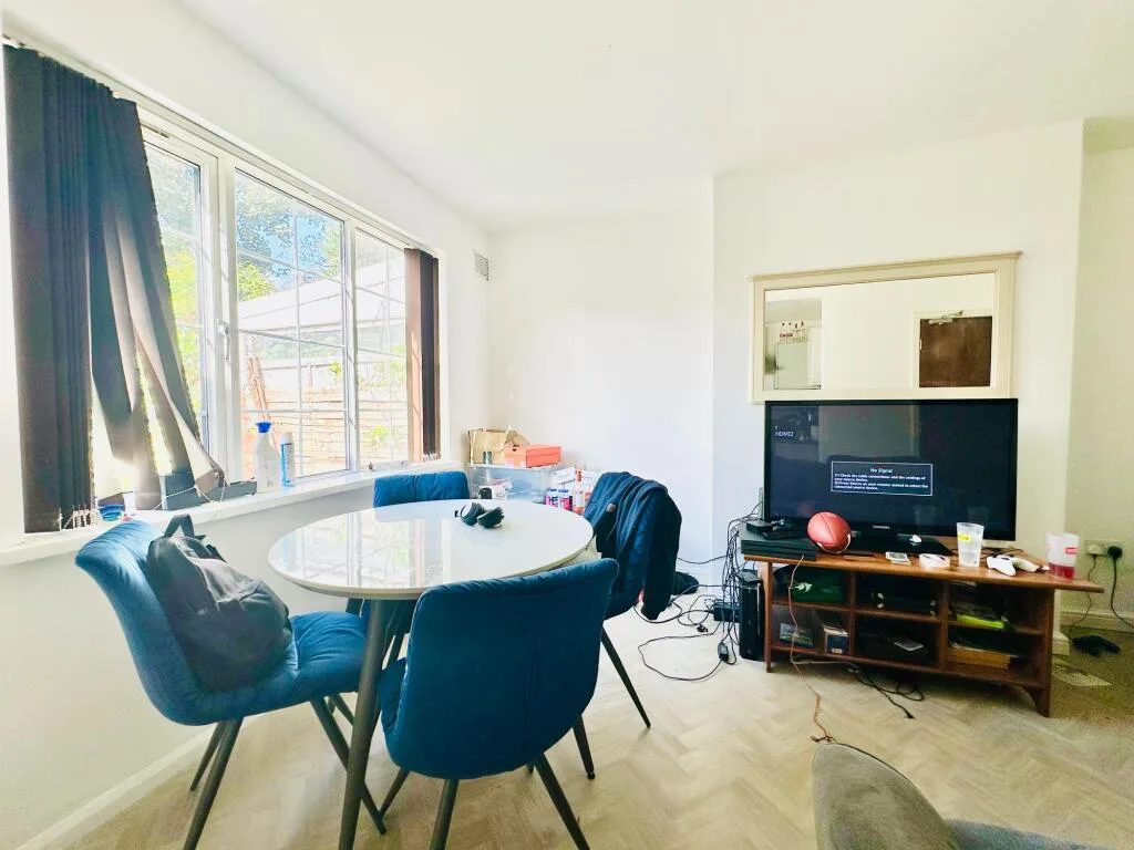 4 bedroom semi-detached house for rent