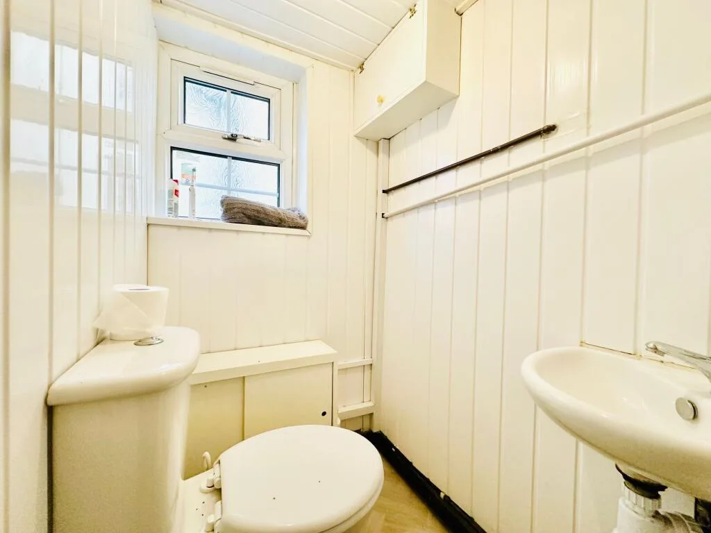 4 bedroom semi-detached house for rent