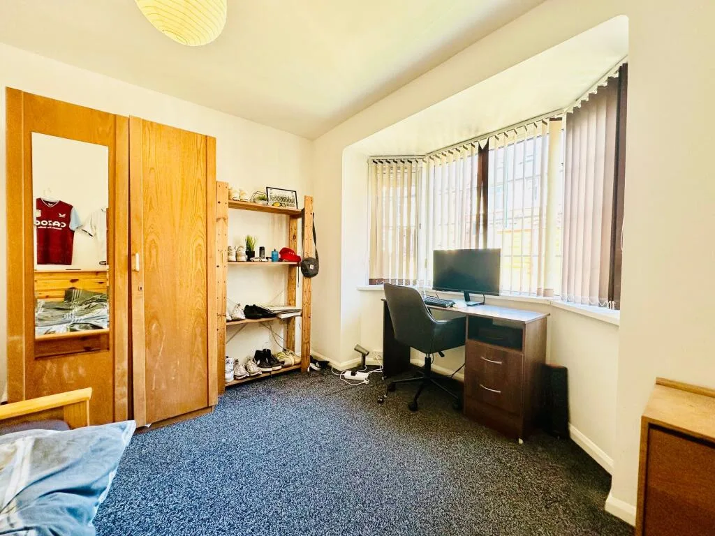 4 bedroom semi-detached house for rent