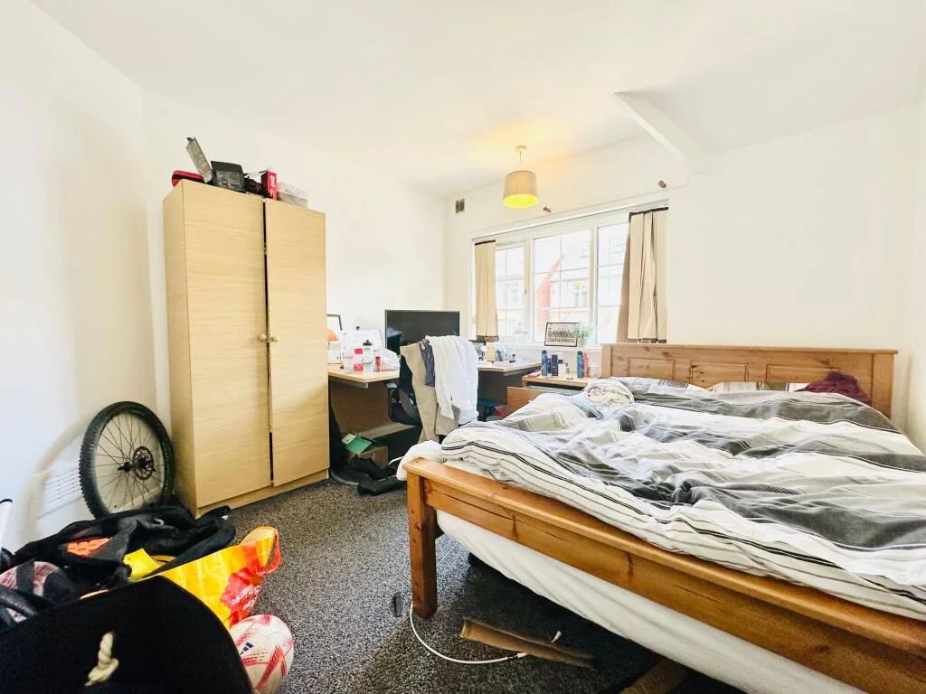4 bedroom semi-detached house for rent