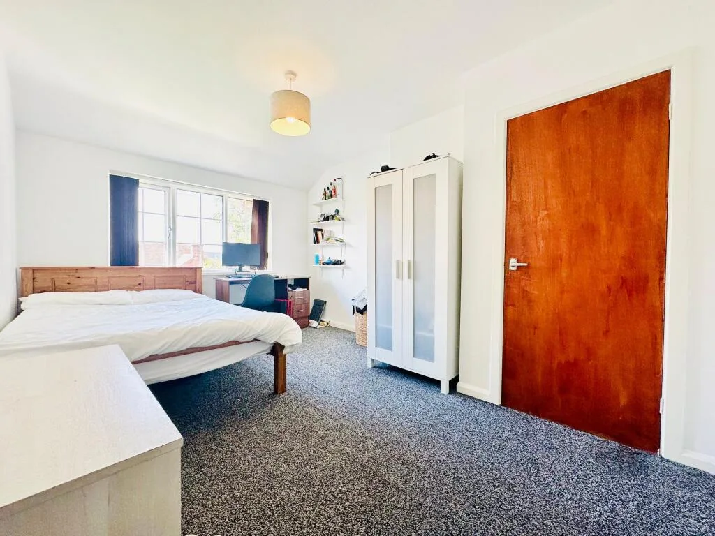 4 bedroom semi-detached house for rent
