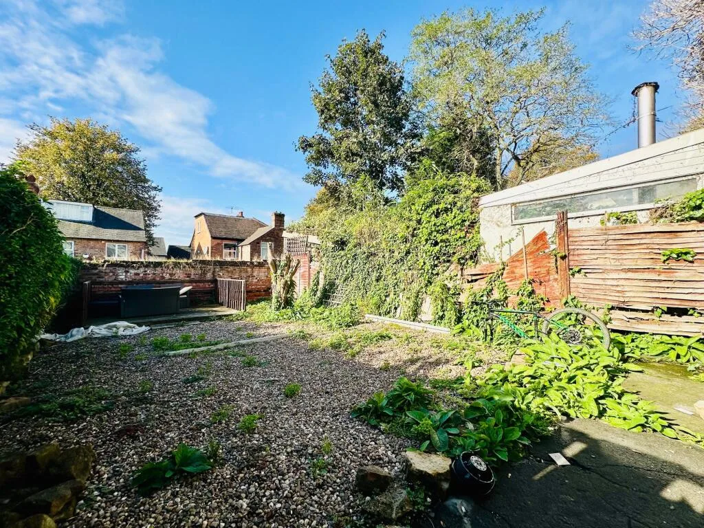 4 bedroom semi-detached house for rent
