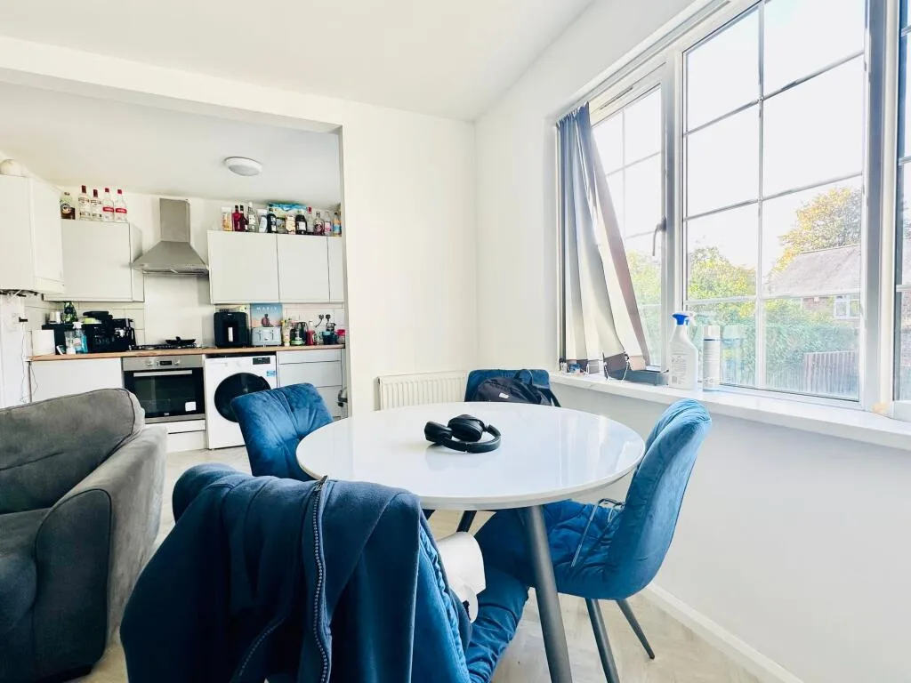 4 bedroom semi-detached house for rent