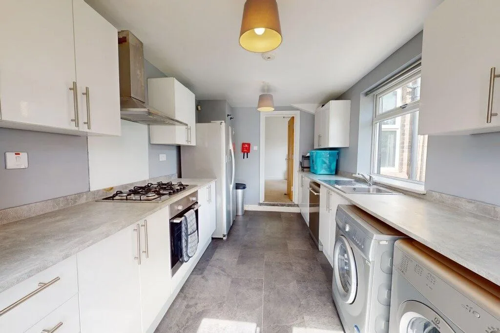 5 bedroom terraced house for rent