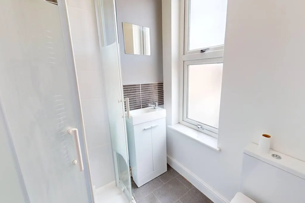 5 bedroom terraced house for rent