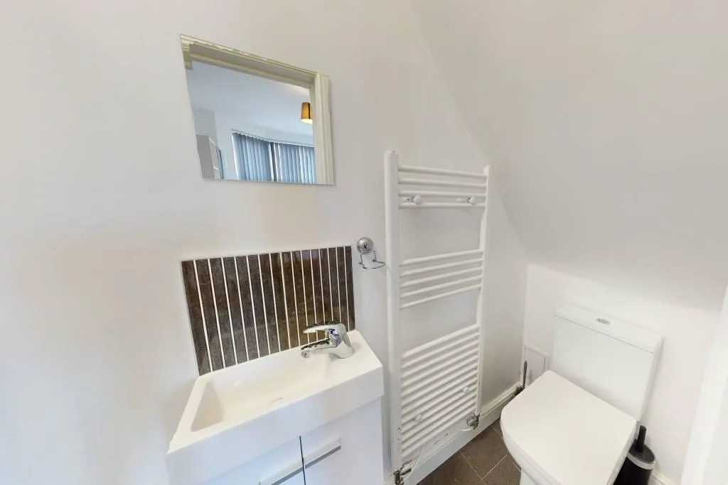 5 bedroom terraced house for rent