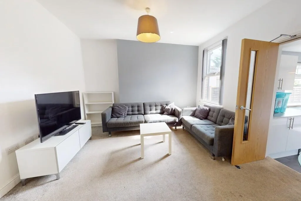 5 bedroom terraced house for rent